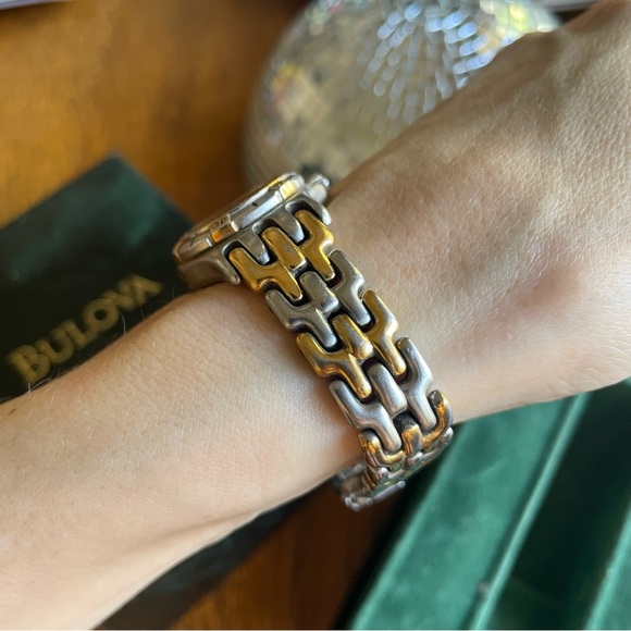 BULOVA Gold Glow in The Dark Numbers & Hands Round Vintage Watch Stainless Steel - Picture 13 of 14